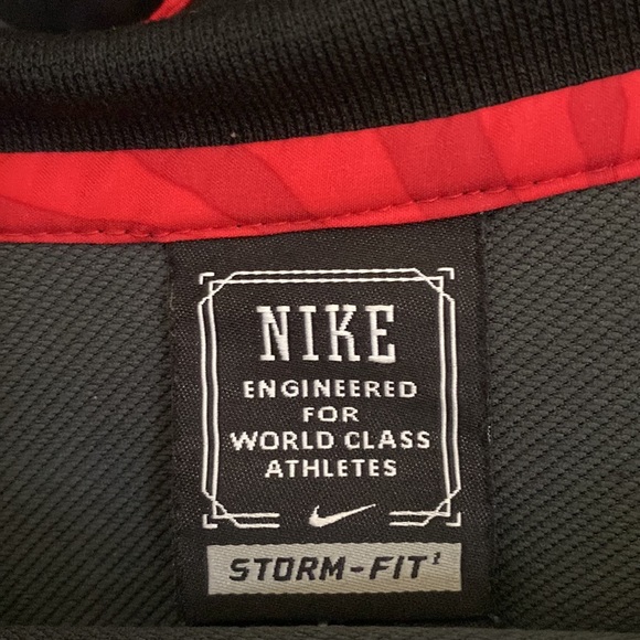 Nike storm fit front zipper black jacket with hood - Picture 8 of 8